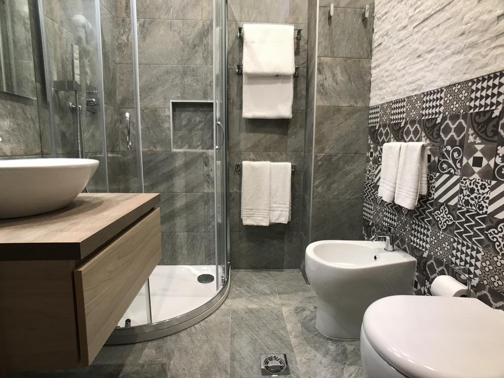 Quarto com Cama de Casal ou 2 de Solteiro e Estacionamento Incluso